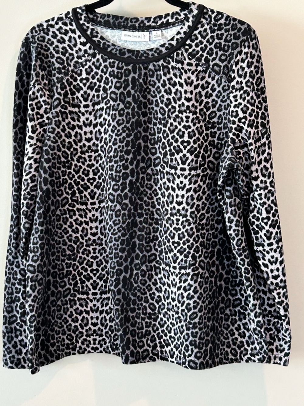 Susan Graver Weekend Cotton Spandex Scoop Neck Top - Gray Leopard - Like new - L